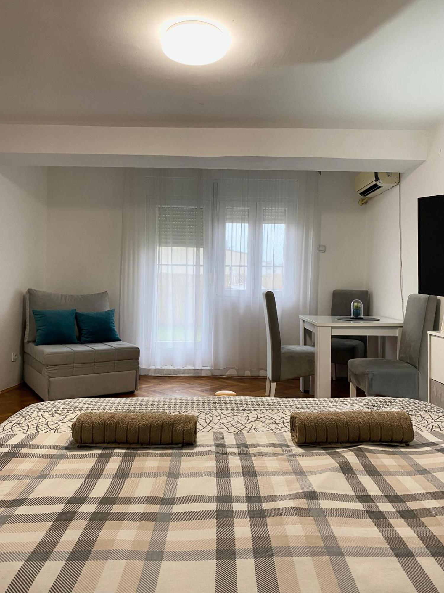 Appartamento Panorama Royal Vracar Belgrado Camera foto