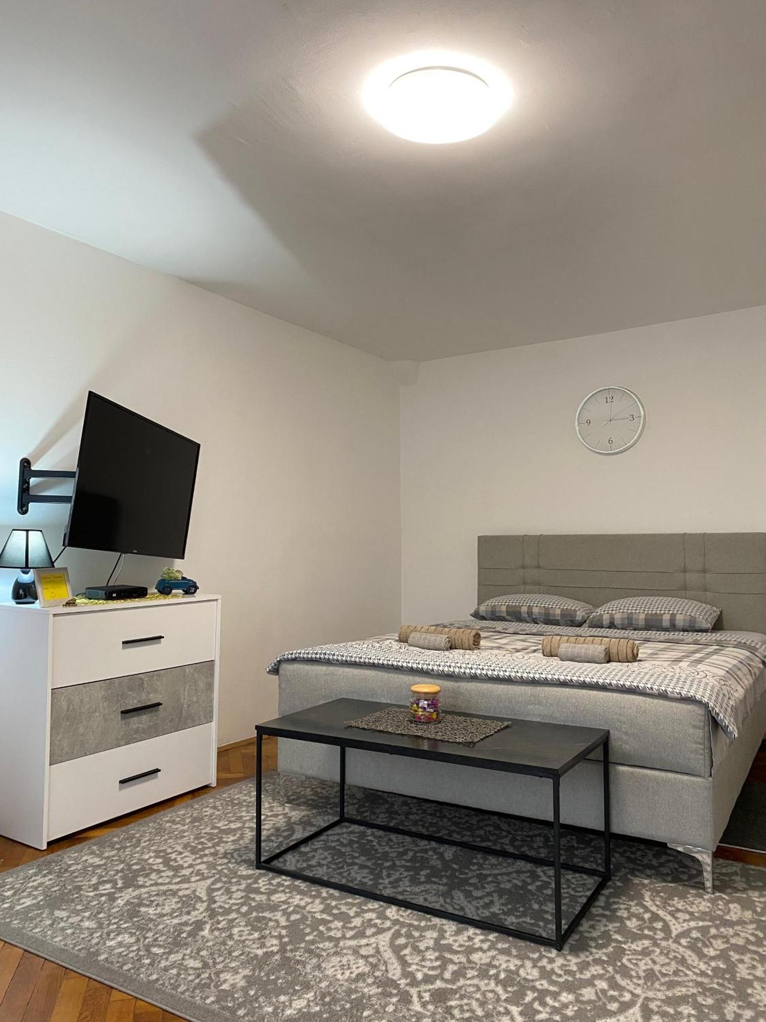 Appartamento Panorama Royal Vracar Belgrado Esterno foto